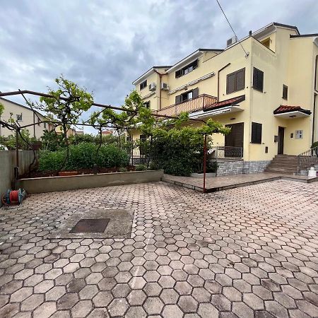Holiday Apartments Sonne โรวีน ภายนอก รูปภาพ