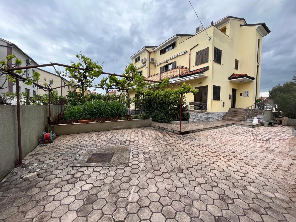 Holiday Apartments Sonne โรวีน ภายนอก รูปภาพ